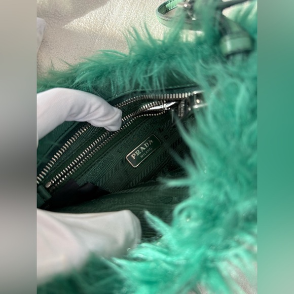 Auth Prada Eco Pelliccia Faux Fur Wristlet Clutch Green - Picture 14 of 15